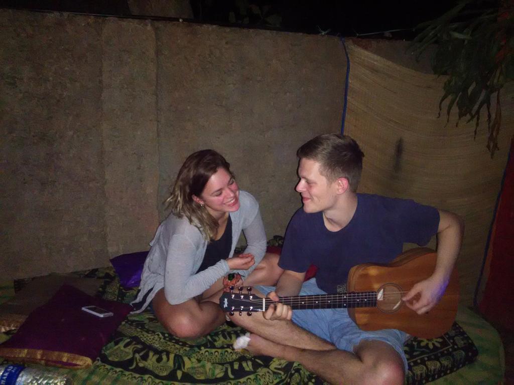 Bricks And Bamboo Hostel อันจูนา ภายนอก รูปภาพ