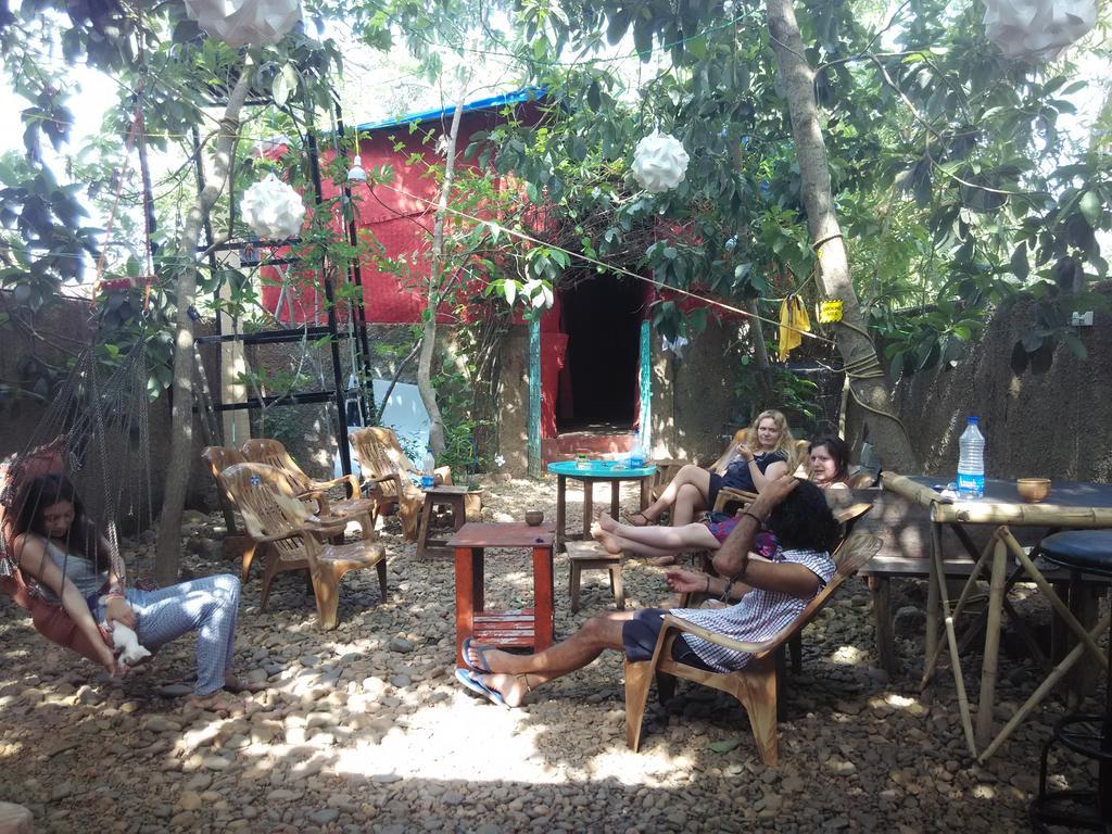 Bricks And Bamboo Hostel อันจูนา ภายนอก รูปภาพ