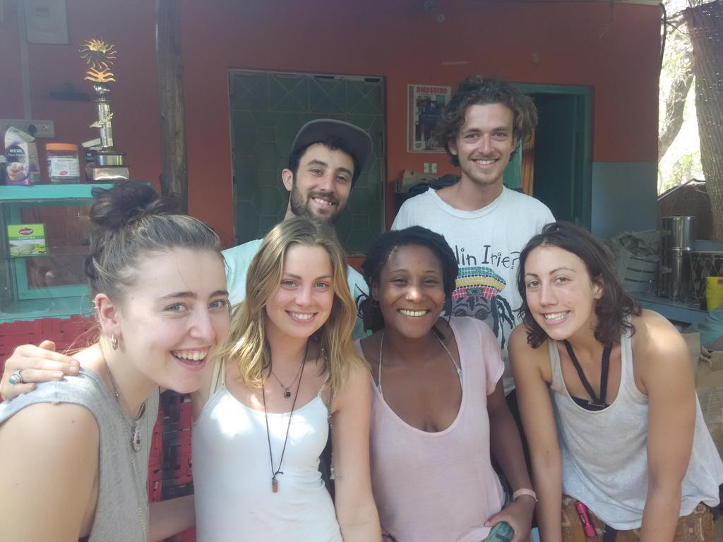 Bricks And Bamboo Hostel อันจูนา ภายนอก รูปภาพ