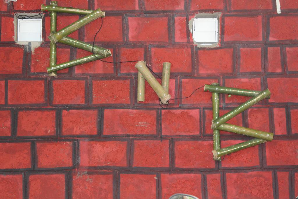 Bricks And Bamboo Hostel อันจูนา ภายนอก รูปภาพ