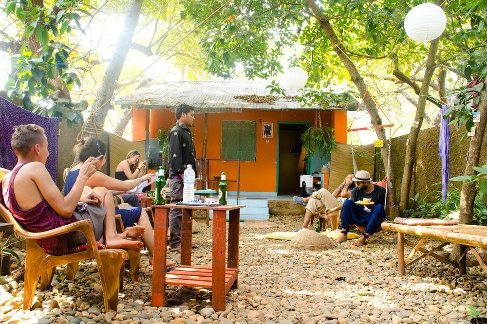 Bricks And Bamboo Hostel อันจูนา ภายนอก รูปภาพ
