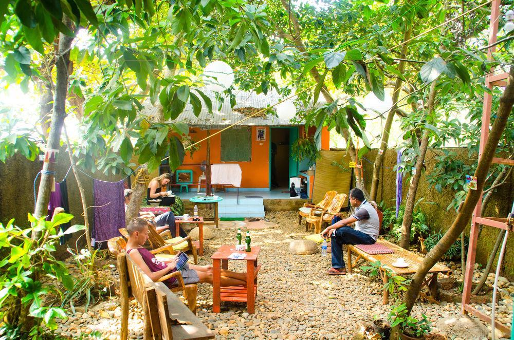 Bricks And Bamboo Hostel อันจูนา ภายนอก รูปภาพ