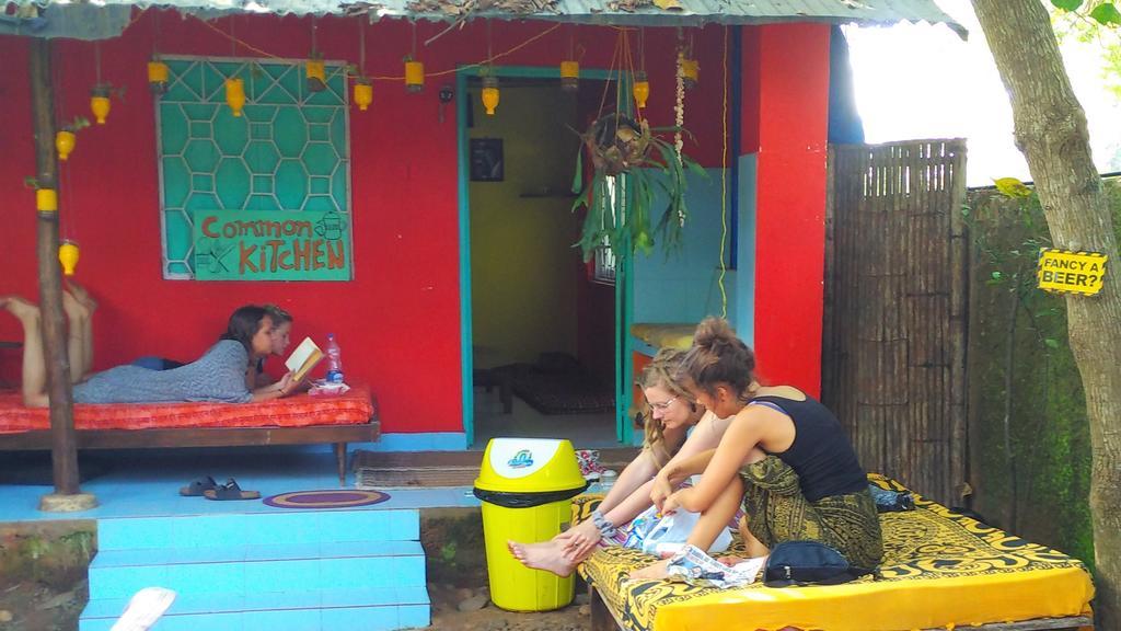 Bricks And Bamboo Hostel อันจูนา ภายนอก รูปภาพ