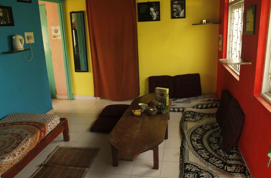 Bricks And Bamboo Hostel อันจูนา ภายนอก รูปภาพ