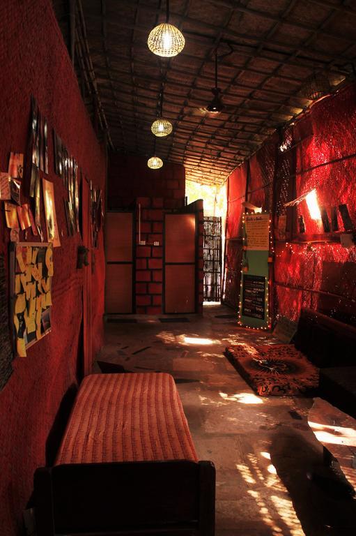Bricks And Bamboo Hostel อันจูนา ภายนอก รูปภาพ