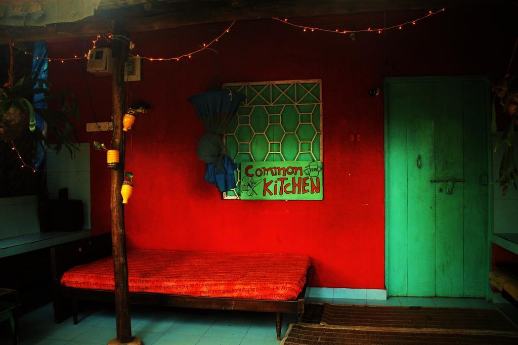 Bricks And Bamboo Hostel อันจูนา ภายนอก รูปภาพ