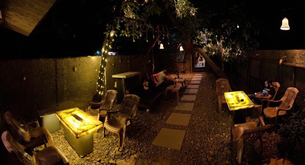Bricks And Bamboo Hostel อันจูนา ภายนอก รูปภาพ