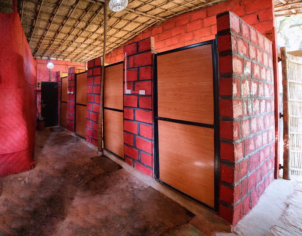 Bricks And Bamboo Hostel อันจูนา ภายนอก รูปภาพ