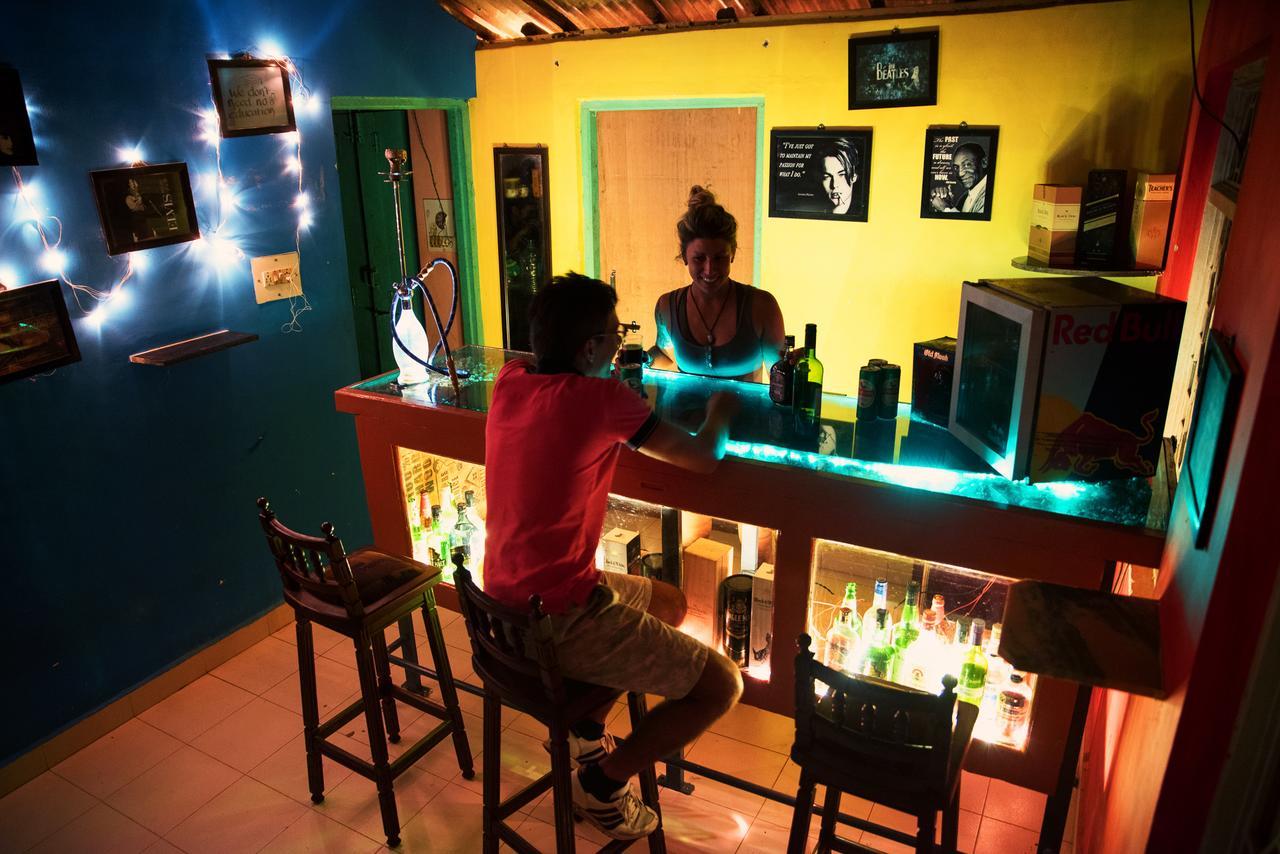 Bricks And Bamboo Hostel อันจูนา ภายนอก รูปภาพ